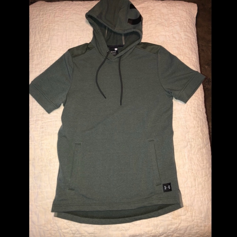 Under Armour Men's Green Short Sleeve Hoodie. Size small.